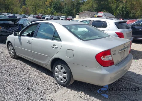2004 Toyota Camry Le z USA, uszkodzony, nr VIN 4T1BE30K24U851787